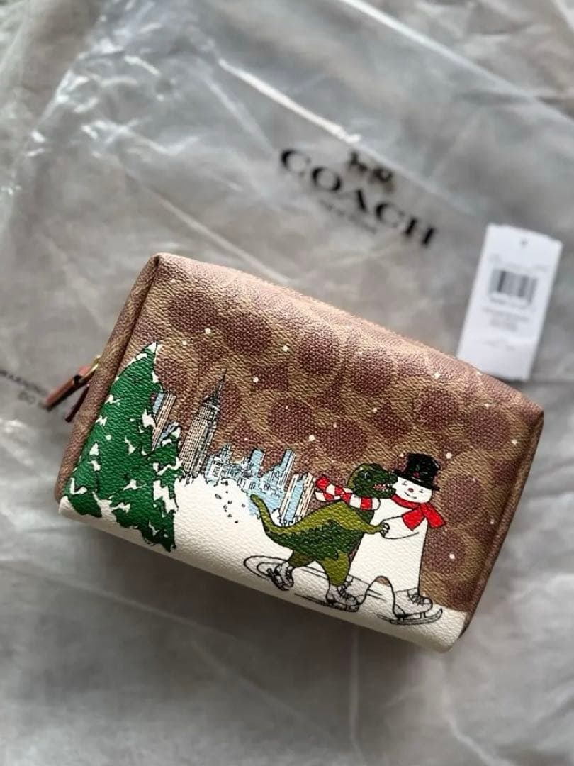 レア❗️新品COACHホリデー コスメティック ポーチレキシー アンドスノーマン ホリデー エッセンシャル コスメティック ポーチ・シグネチャー