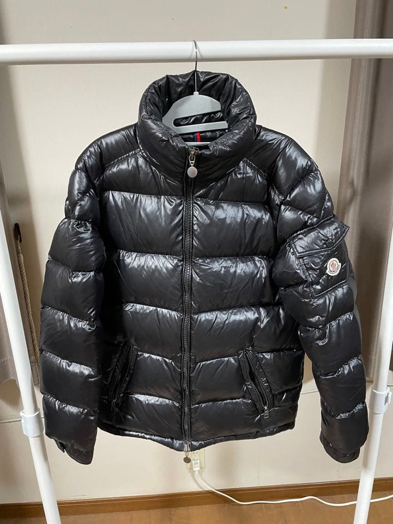 MONCLER モンクレー ダウン MONCLER〉スーツに合わせて着てみたいダウンジャケットCHEVREUSE