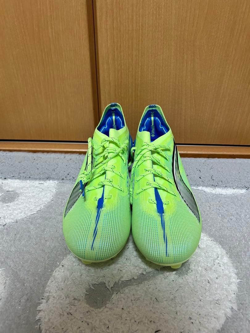 Puma サッカーシューズ 蛍光イエロー - メルカリ