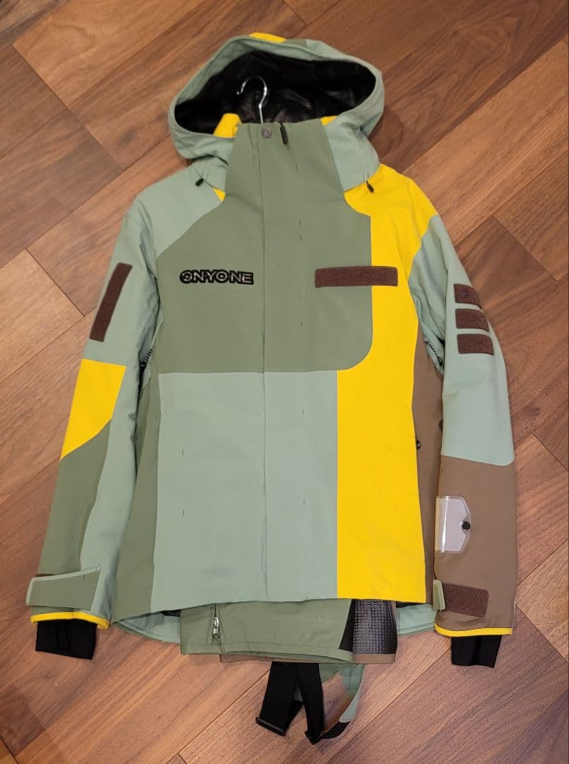 美品】ONYONE ZONE OUTER Lサイズ 24-25モデル