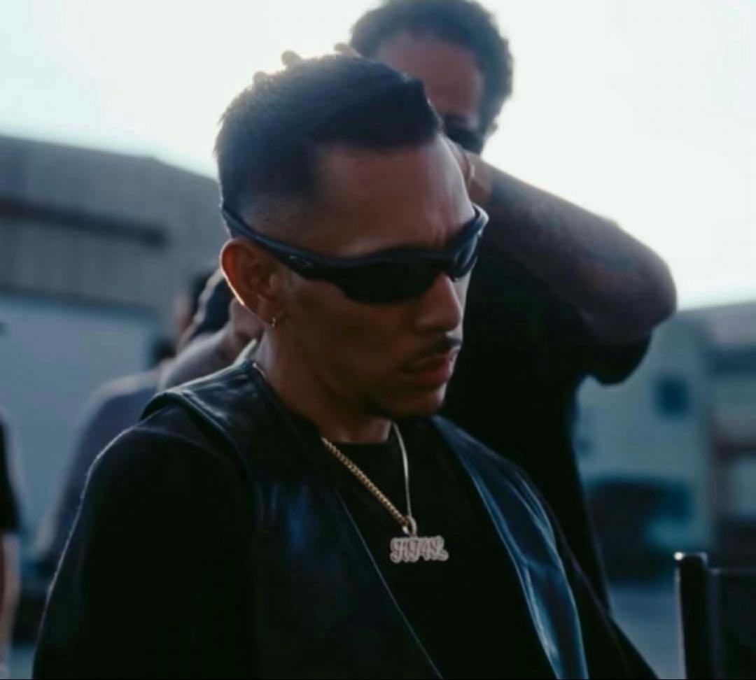 oakley straight jacket io着用オークリーサングラス Oakley straight jacket サングラス io着用 オークリー - メルカリ