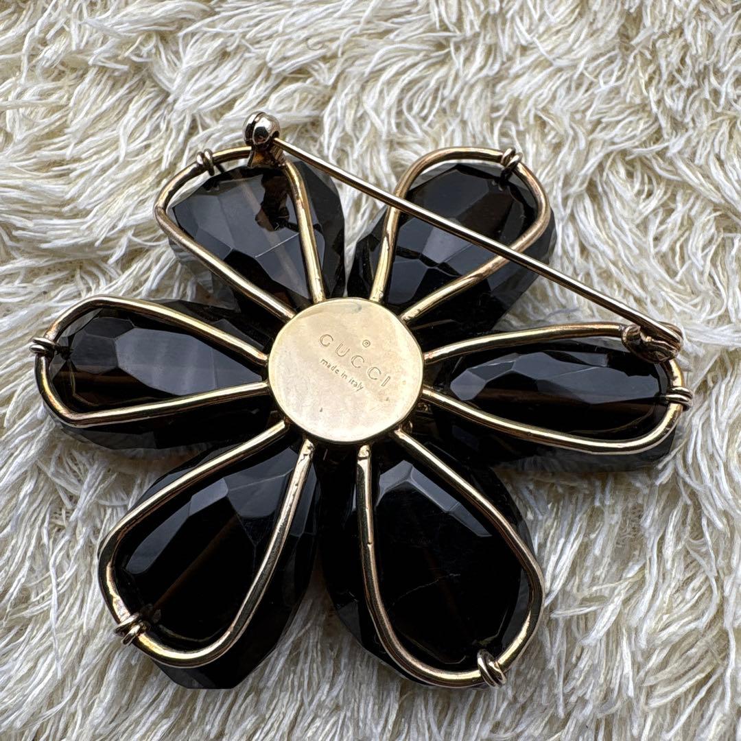 希少 グッチ カラーストーン フラワー クリスタル ブローチ - メルカリ