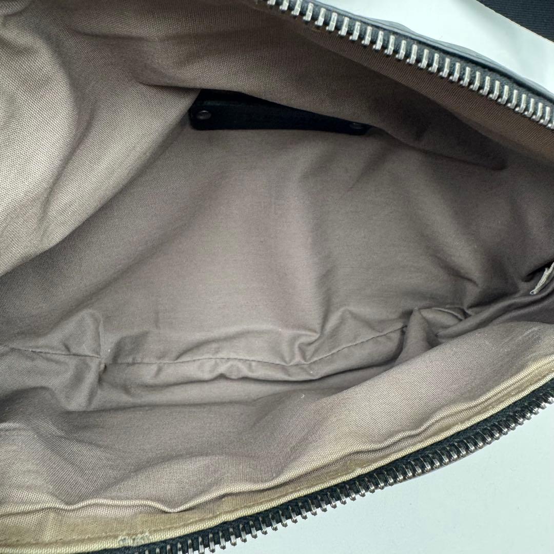 美品✨BOTTEGA VENETA ボディバッグ 黒色 オールレザー保存袋付き 美品✨