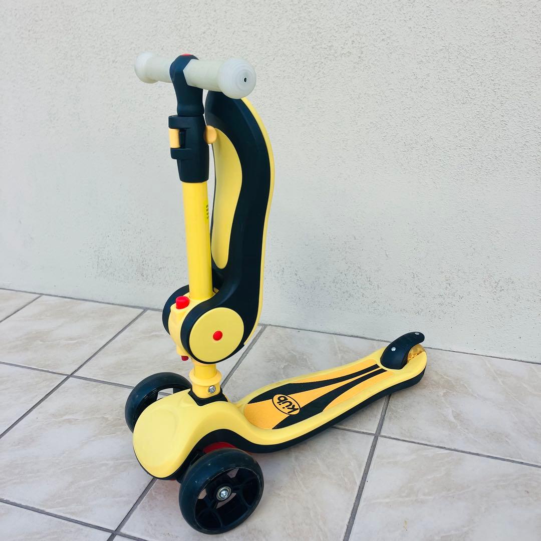 KÜB黄色い三輪スケーターホイール LEDライト 座ったり立ったりして乗れます