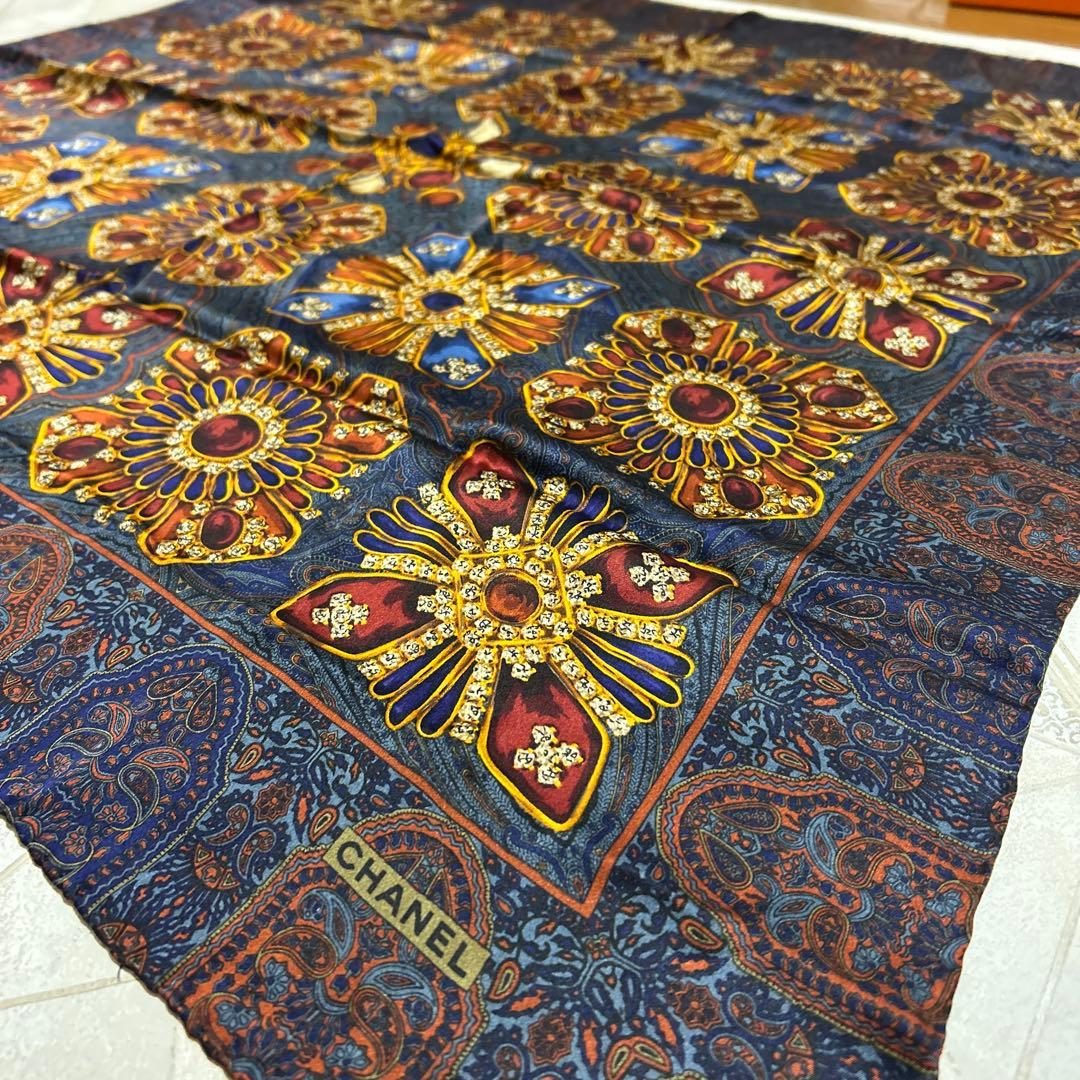 【希少】CHANELジュエル柄スカーフ CHANEL（シャネル） 宝石柄 ジュエリー フラワー ロゴ シルク スカーフ