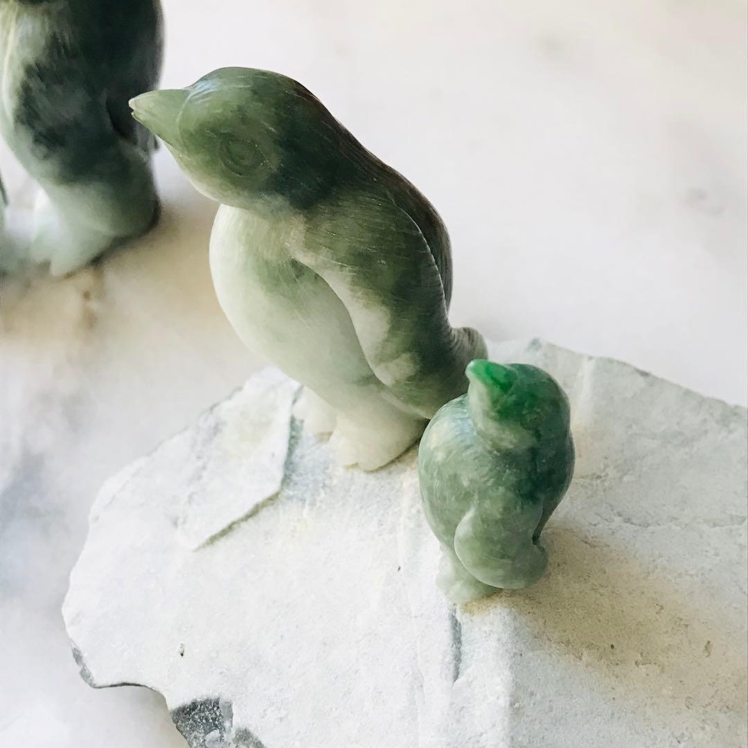 O2094-001】翡翠 ミャンマー産 彫刻 カービング 置物 ペンギン - メルカリ