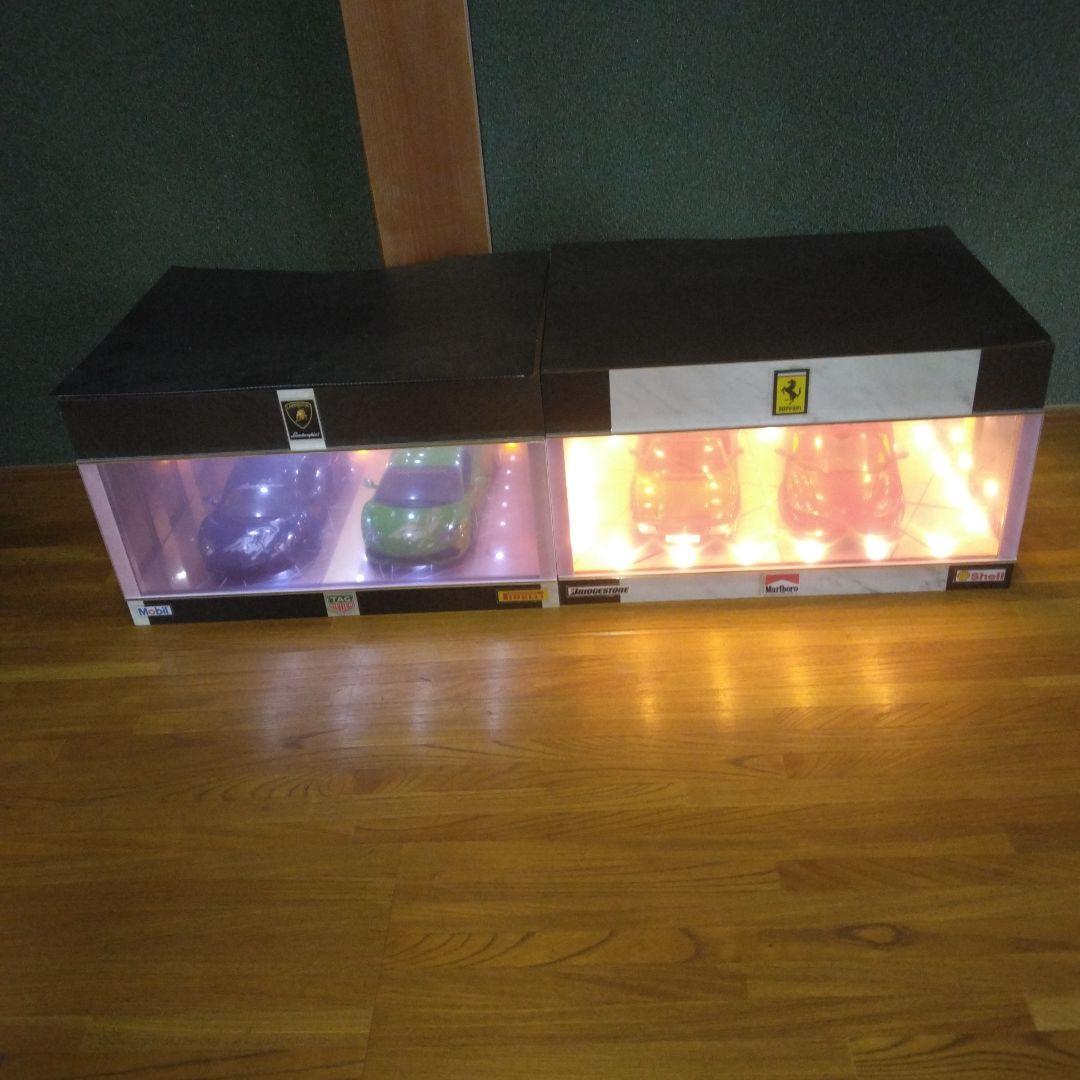 フェラーリ＆ランボルギーニショーケース＆ミニカーセットです。 アクリル ディスプレイ ボックス 2段 ブラック LEDイルミネーション