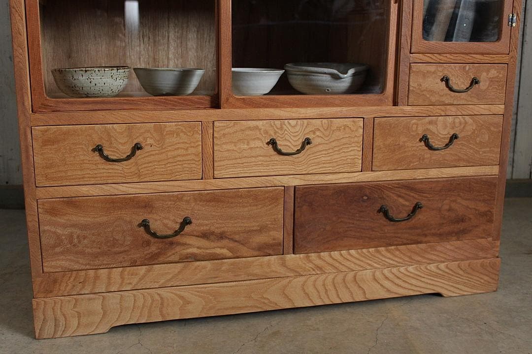 古い木枠のガラス戸棚 木製引き出し6杯 食器棚 本棚 キャビネット 古