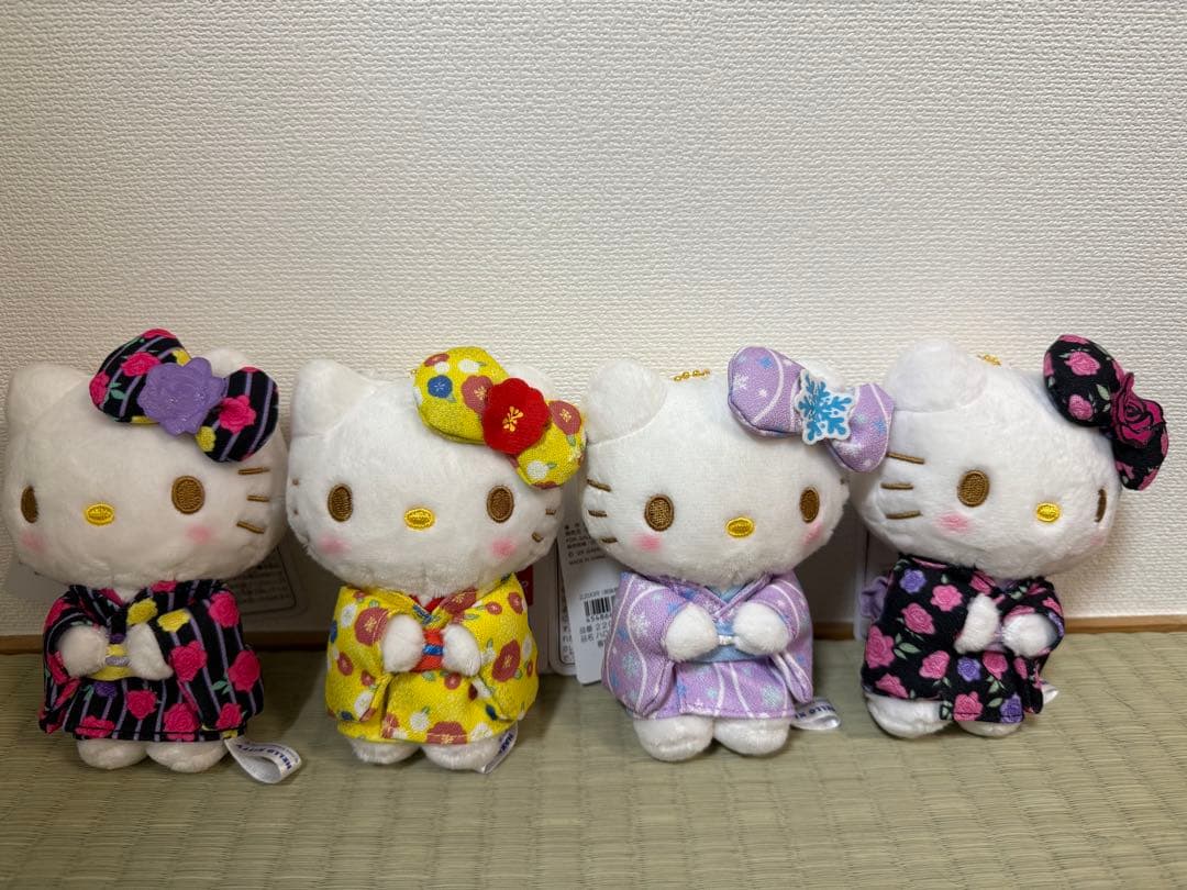 新品　タグ付　ハローキティ 着物キーホルダー　4セット Amazon.co.jp: サンリオ(SANRIO) 立体キーホルダー（着物） ハロー