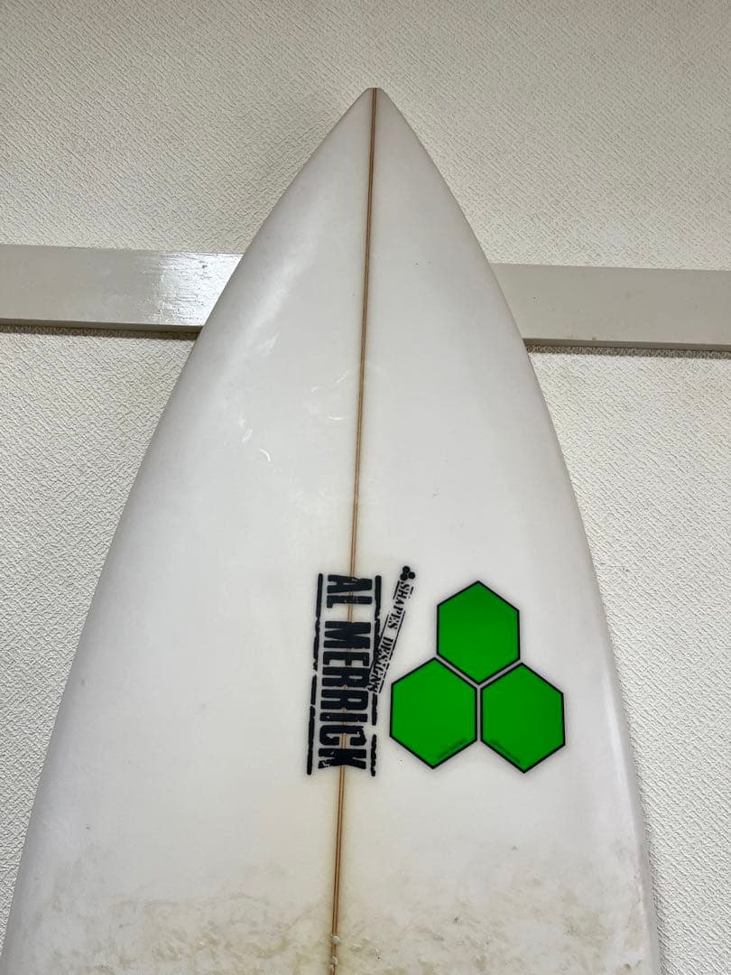 フィン付き アルメリック ネックベアード サーフボード 5.7ショート