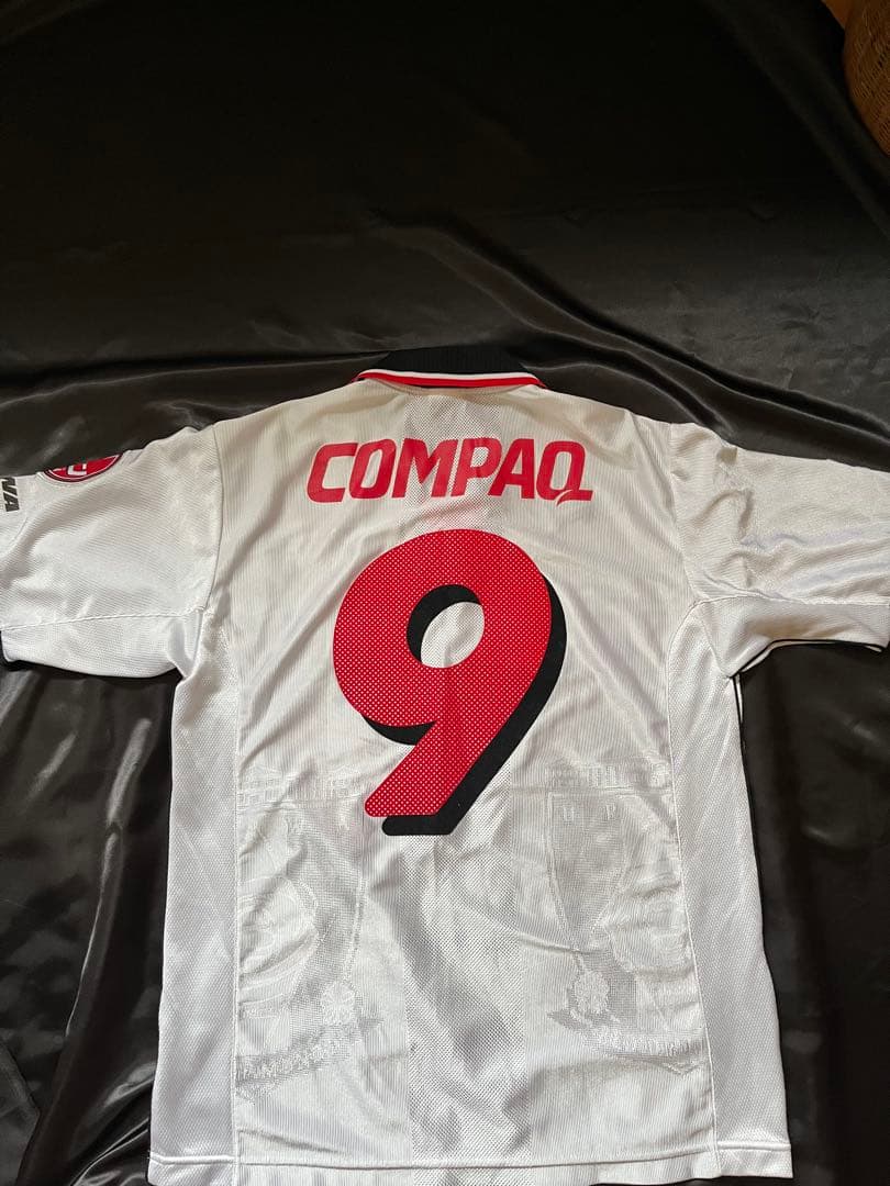美品/希少】2002年 浦和レッズ アウェイ ユニフォーム NO.9 S-Mの通販