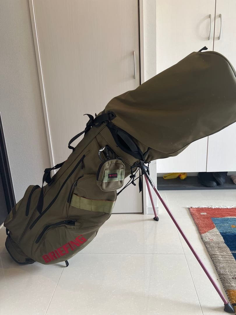 ブリーフィングbriefingゴルフバッグ オリーブ　ドライバーなどのクラブ一式 ブリーフィングbriefingゴルフバッグ オリーブ ドライバーなどのクラブ一式