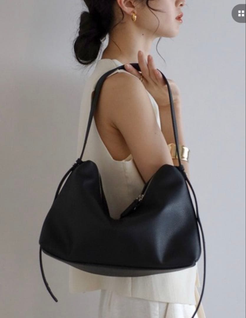 2回使用【soins】　牛革ミニマルショルダーバッグ soins ショルダーバッグ バッグ 「牛革」ミニマルショルダーバッグ