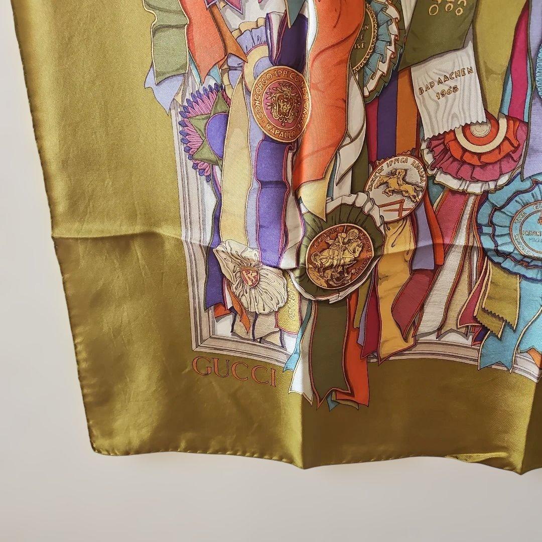GUCCI 】グッチ 大判 シルクスカーフ 勲章 メダル柄 - メルカリ