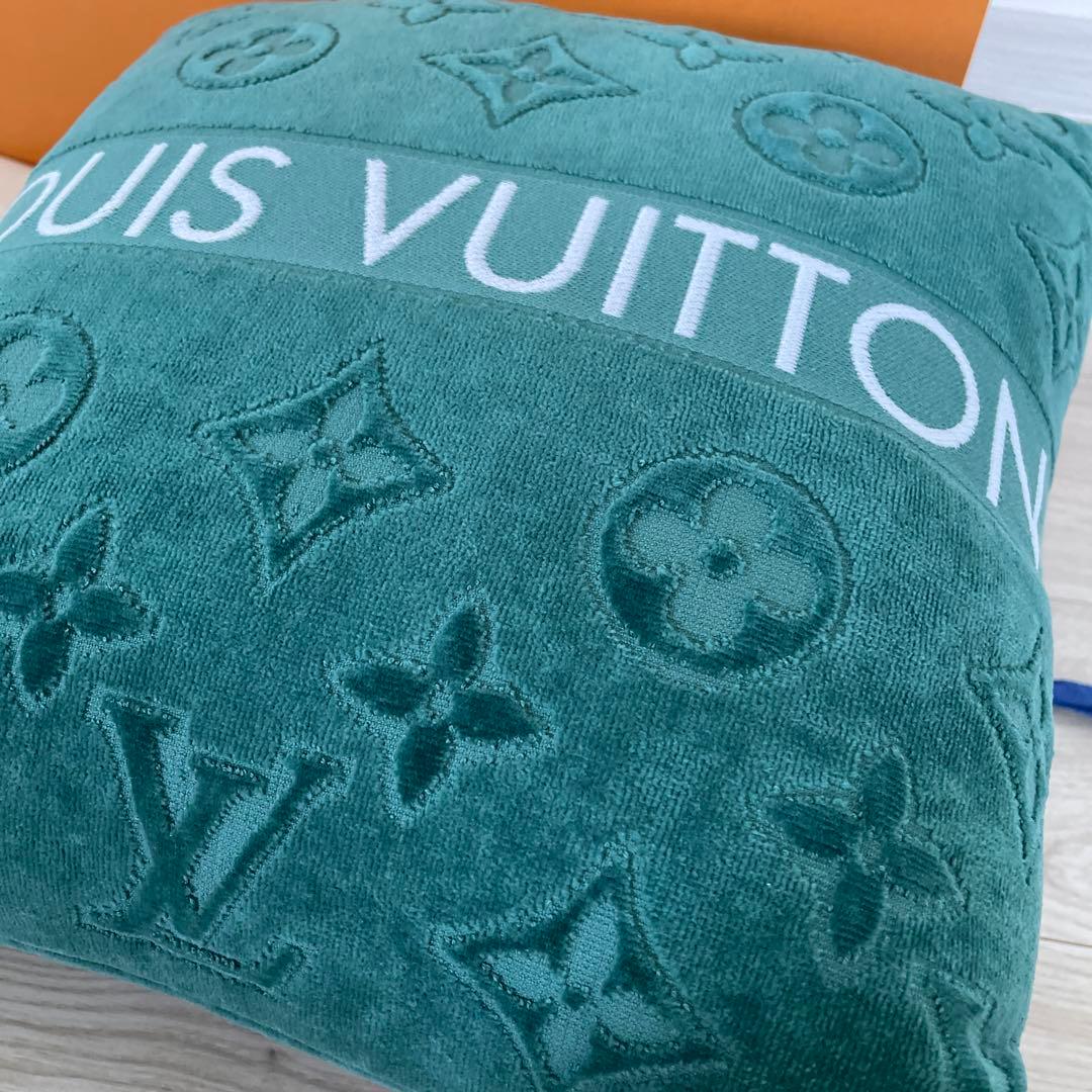 ルイヴィトン LV バケーション クッション グリーン - メルカリ