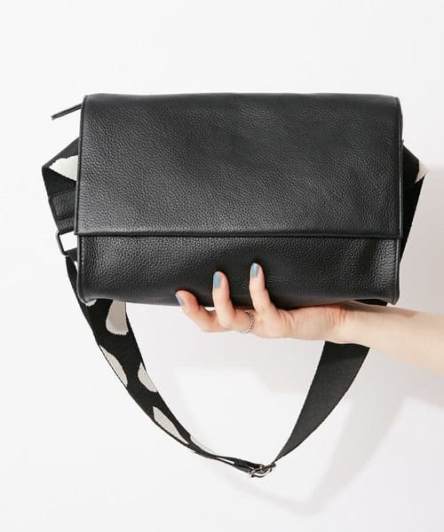 高価ファッション - ear PAPILLONNER 柄テープボディバッグ