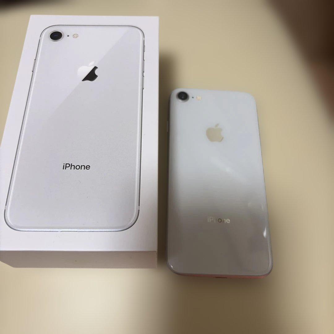 Apple iPhone 8 シルバー 本体と箱付き iPhone 8のデザインを「シルバー」の実機でレビュー。歴代4.7インチ