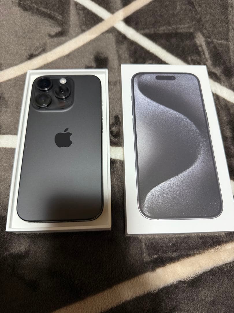 美品】iPhone 15 Pro 256GB ブラックチタニウム