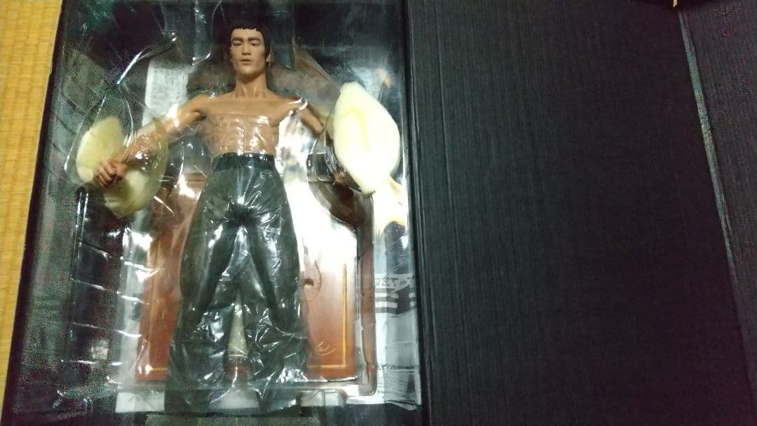 最終値下げ！新品 特大42cm エンターベイ ブルース·リー生誕70周年版