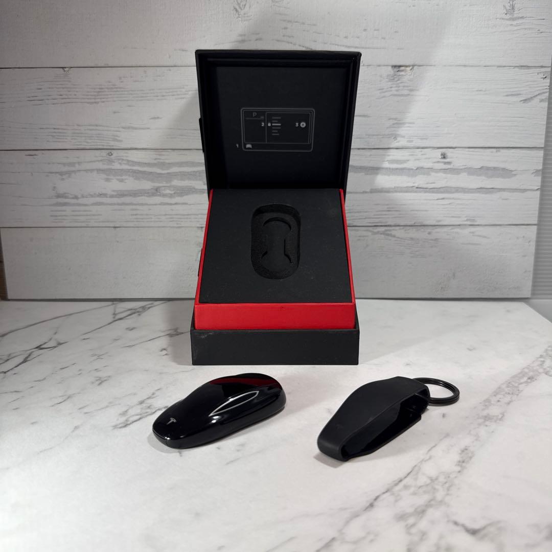 テスラ　キーフォブ　モデル3 キーバンド付き 在庫あり TESLA モデル3 モデルY 用 キーフォブ 新型 テスラ 純正品