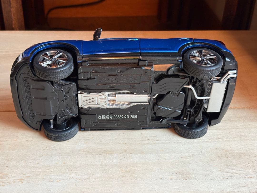 超美品❗️全開閉 希少Audi Q2L ミニカー 青色1/18 Audi