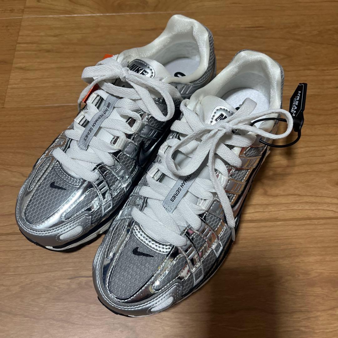 【新品】NIKE P-6000メタリックシルバー　23.5cm タグ、箱有り adidas アディダス メンズ スニーカー White/Orbit Grey 【adidas x