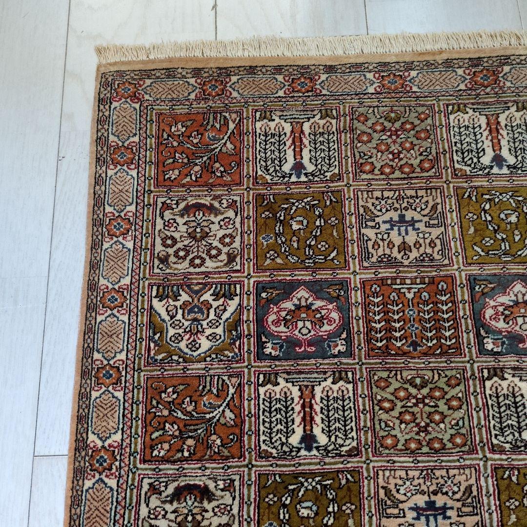 太郎様専用 ペルシャ絨毯 花柄と幾何学模様のラグ ラグ 玄関マット