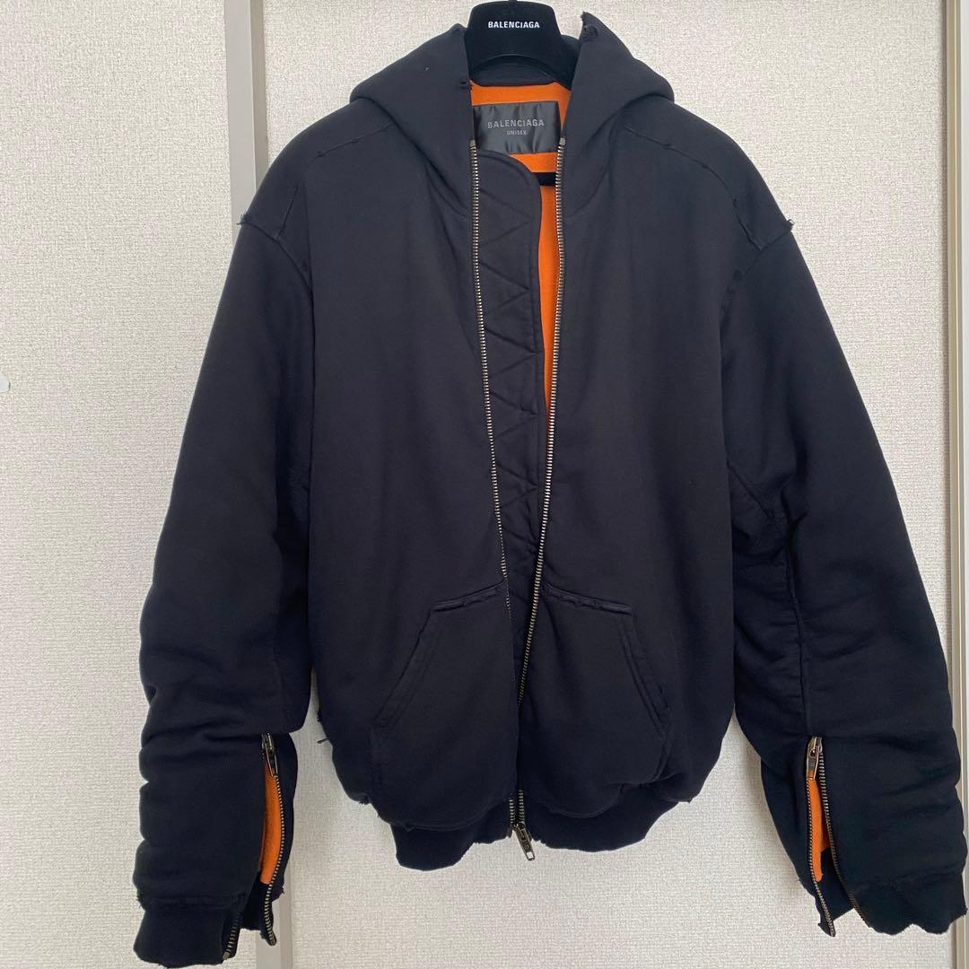 BALENCIAGA Sporty B Bomber Hoodie - メルカリ