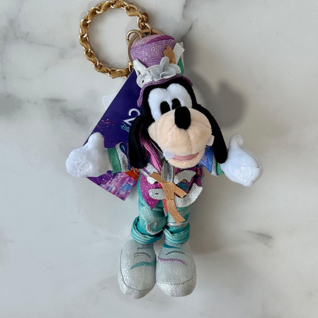 グーフィー 香港ディズニー 20周年 ぬいぐるみキーチェーン - メルカリ