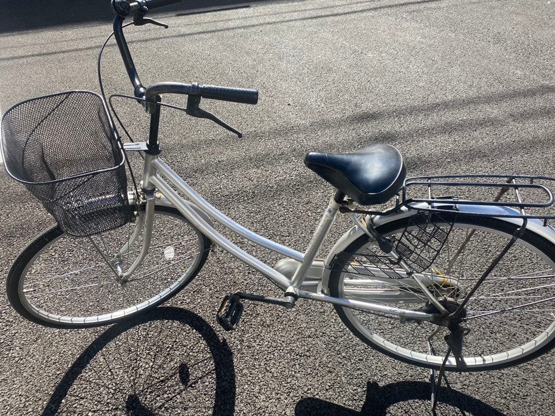 自転車 シルバー シティサイクル メッシュバスケット付きの通販｜www