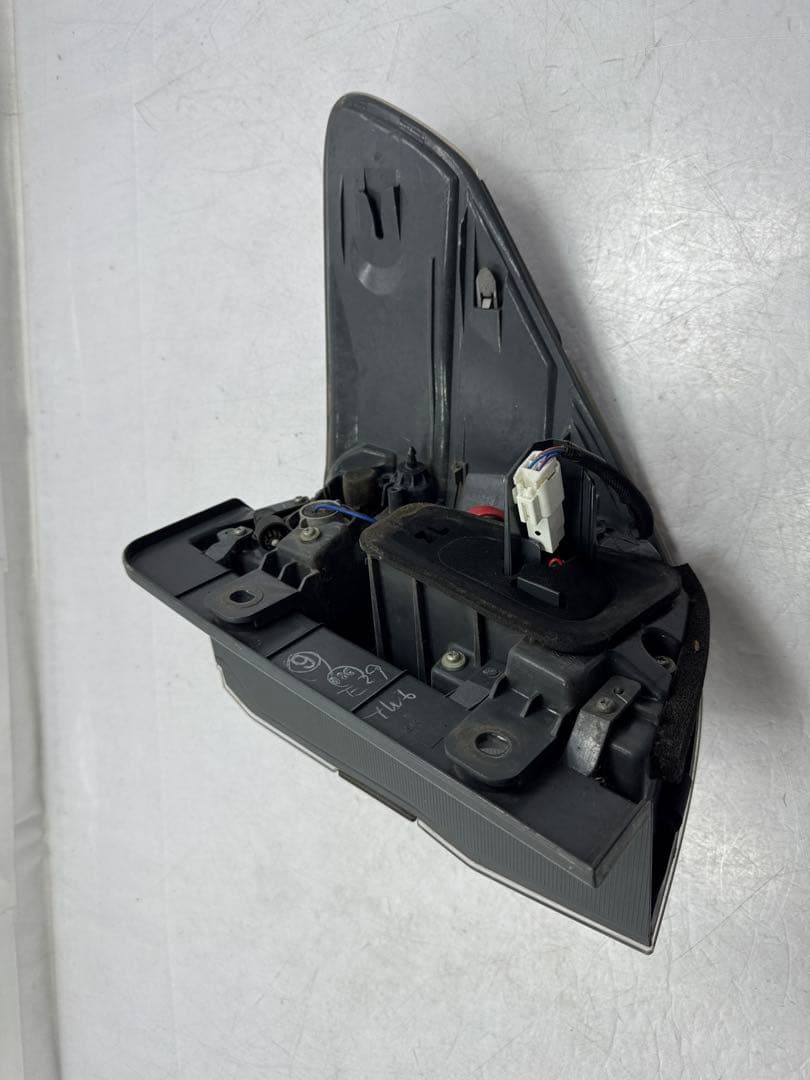 ヴェルファイア DBA-ANH20W 左テールランプ 2.4Z 758-29