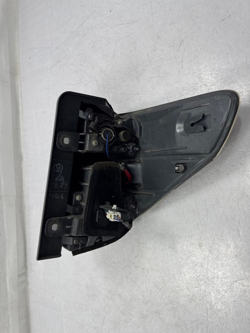 ヴェルファイア DBA-ANH20W 左テールランプ 2.4Z 758-29