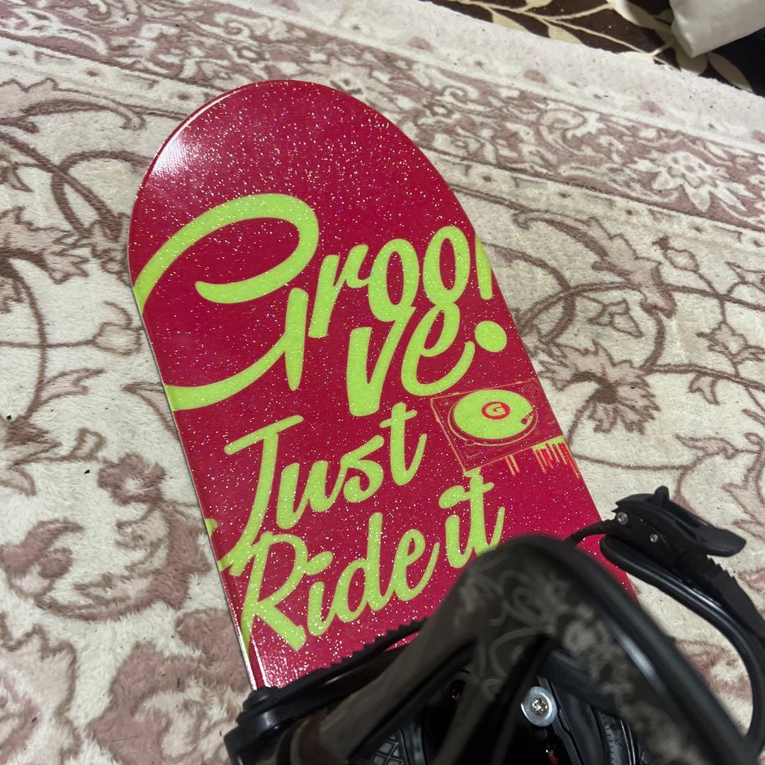 美品 子供 レディース 138.5cm バイン付 スノーボード2点セット