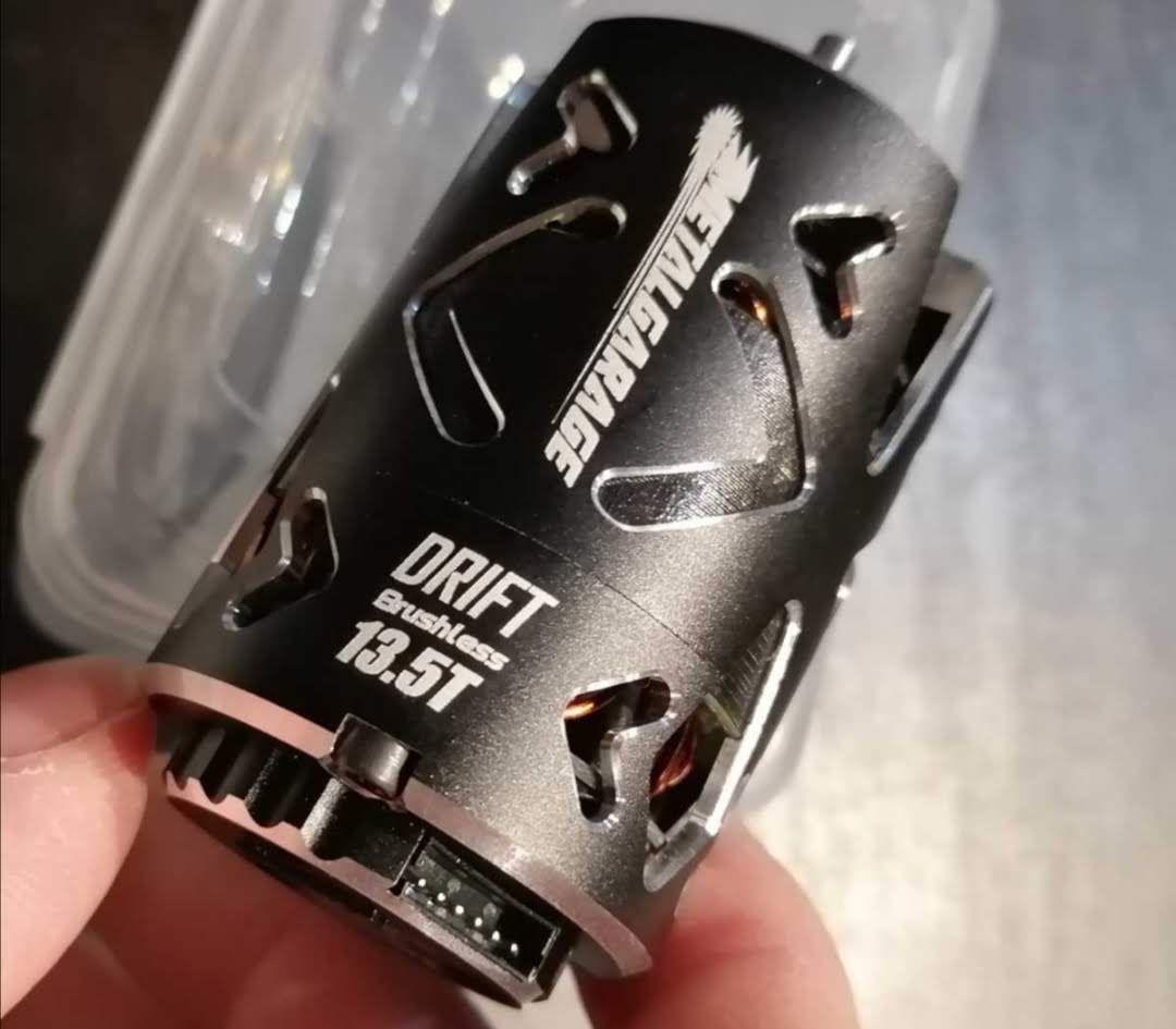 新品　ブラシレスモーター　13.5T ラジドリ　メタルガレージ