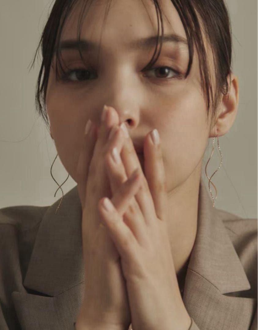 ココシュニックポリッシュミラーカットチェーンピアス片耳¥81400