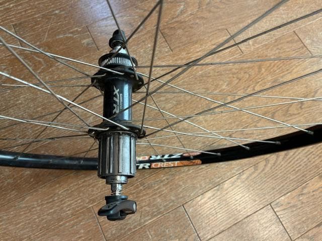 26インチホイール、XTRハブ、リム：STANS No Tube、センターロック 車