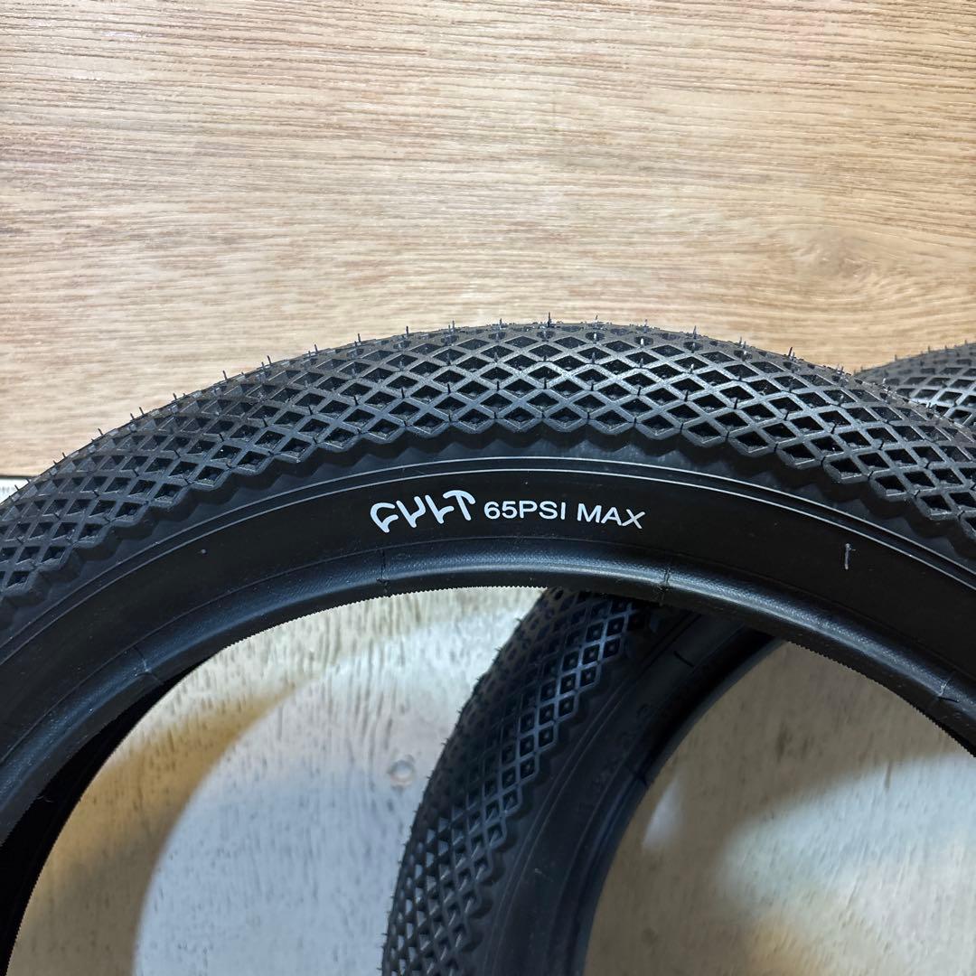 VANS x CULT TIRE BMX タイヤ 16” x 2.3” ブラック 商品詳細VANS x