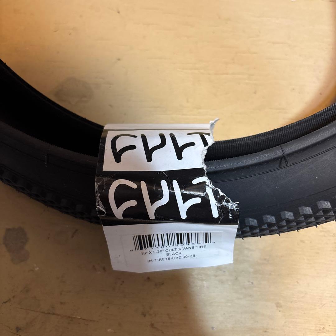 VANS x CULT TIRE BMX タイヤ 16” x 2.3” ブラック 商品詳細VANS x