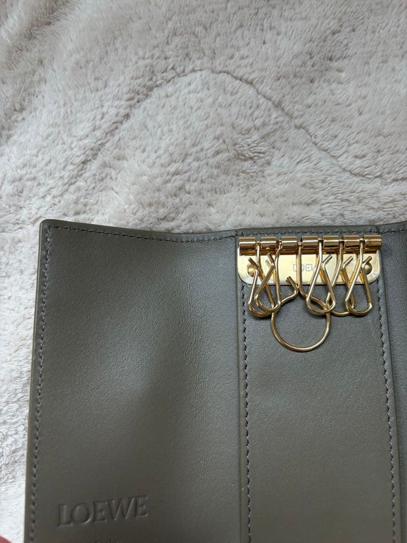 新品ファッション - LOEWE キーケース ギフトボックス付き K107693047