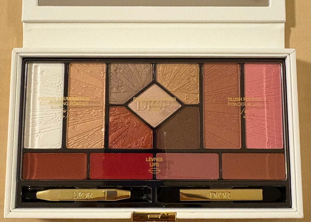 【新品未使用】Christian Dior 2025 クリスマスコフレ パレット ディオール25年クリスマスコスメ、“星×カナージュ”パケの5色アイ