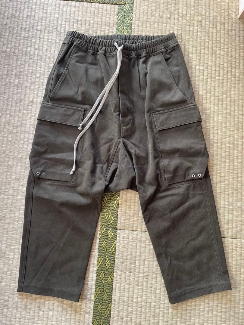 美品 Rick Owens Cargo Cropped 50 L グリーン Rick Owens Men's Cargo Cropped Pants in Dust Rick Owens