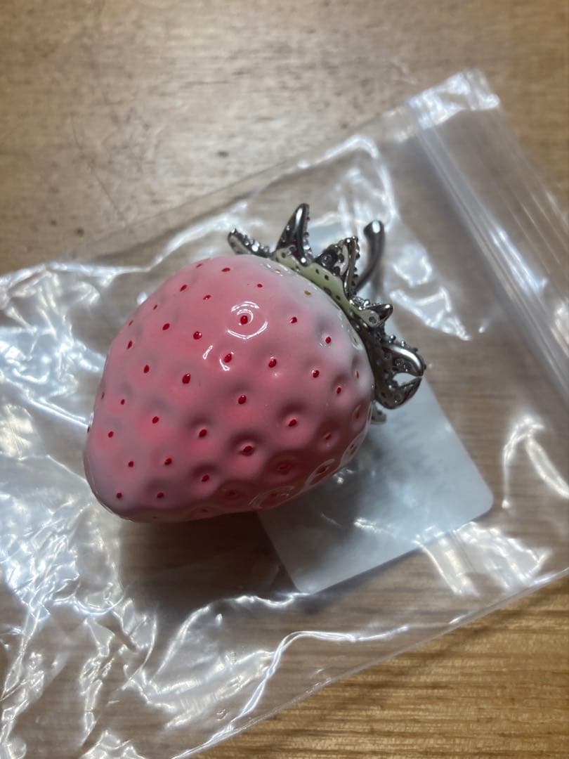 yvmin ピアス片耳 いちご
