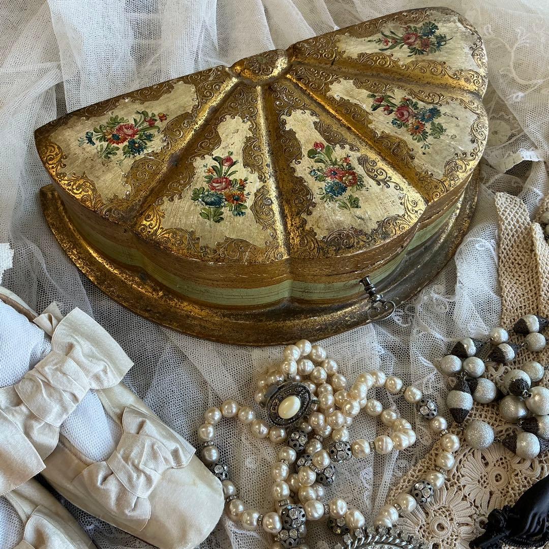 フランスアンティーク　ハンドペイント　木製　エヴァンタイユ型　ジュエリーボックス フランスアンティーク ハンドペイント 木製 エヴァンタイユ型