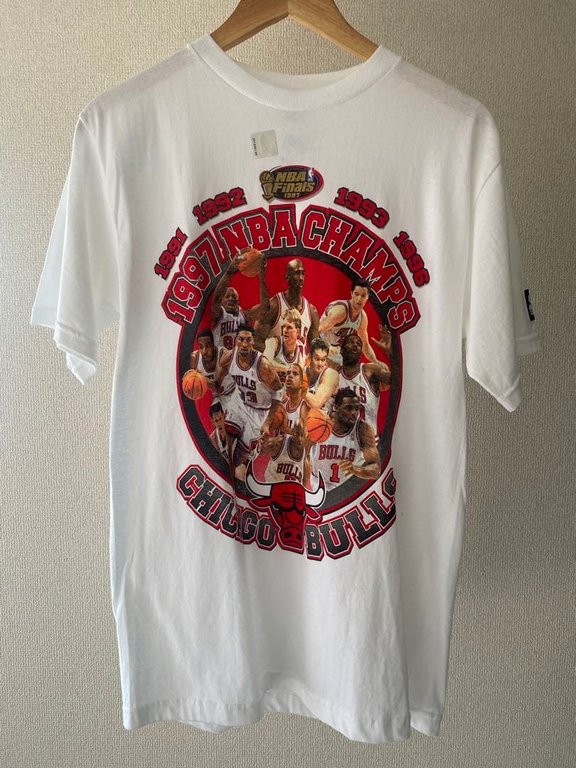 シカゴ・ブルズ 1997 NBA チャンピオン Tシャツ 1997 Chicago Bulls The Dynasty NBA Champions Shirt Size Large/XL