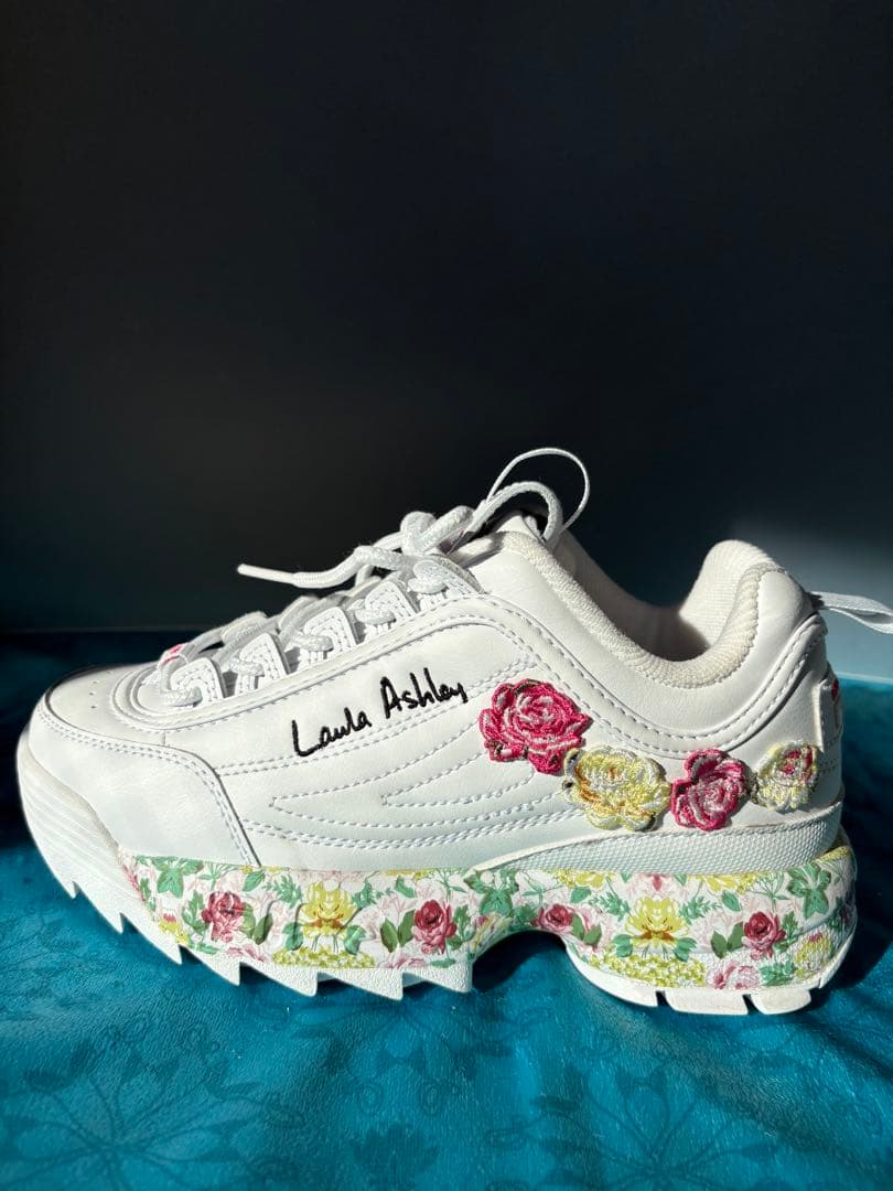 【極美品】スニーカー LauraAshleyx atmospink 23.5cm