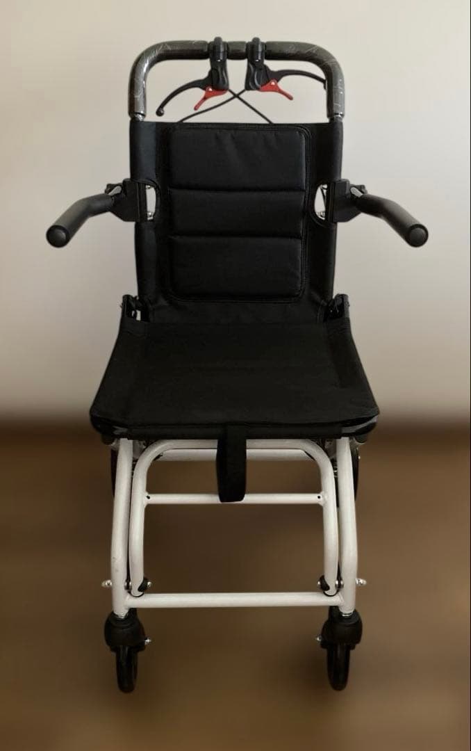 折りたたみ式黒い介助用車椅子 Amazon | lalairodori 車椅子 折畳み 軽量 コンパクト 介助用 車いす