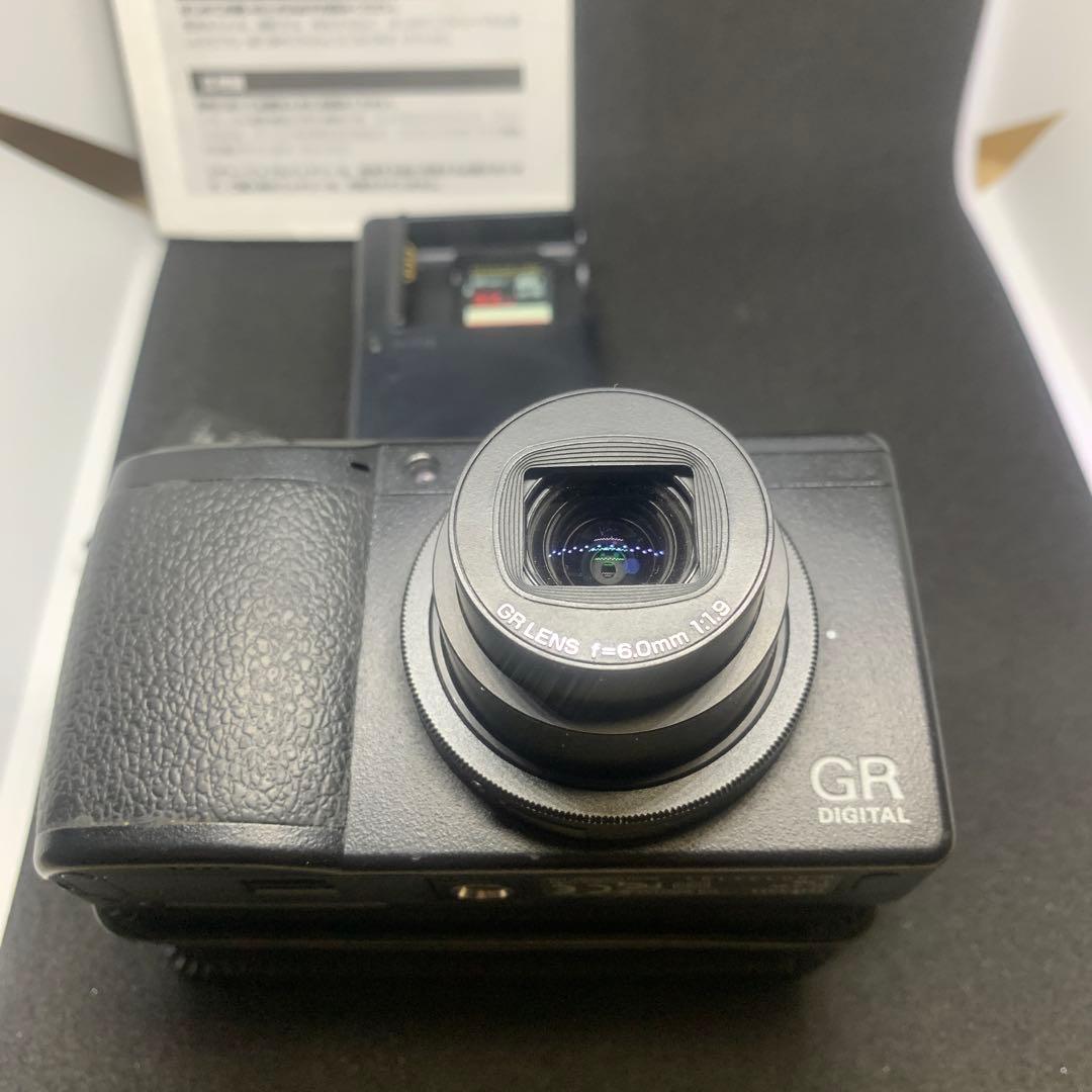 リコーGR DIGITAL III本体 + 専用レザーケースバッテリー2個