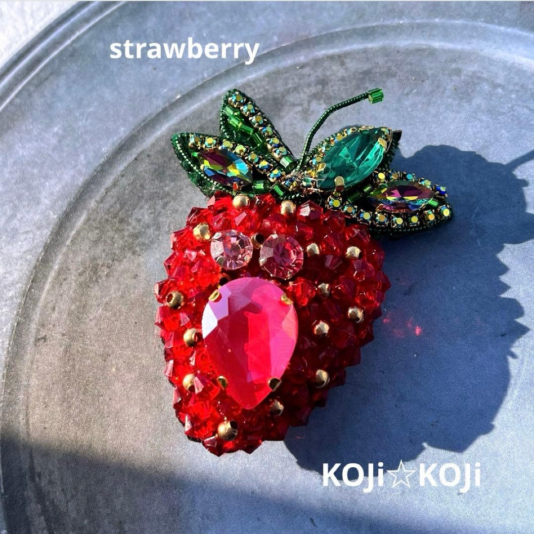 7.苺 いちご ビーズ 刺繍ブローチ Strawberry - メルカリ