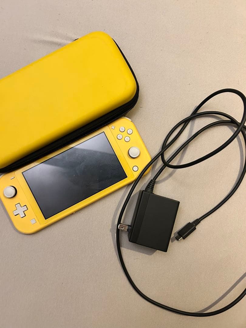 Nintendo Switch Lite イエロー 本体 充電器、ケース付き Nintendo Switch Lite イエロー 本体 充電器 ケース付き Switch lite