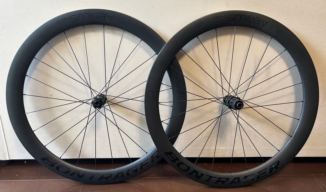 ボントレガー Aeolus Pro 51 TLR ディスク ロードホイール Bontrager Aeolus Pro 51 TLR Disc Road Wheel - Electra Bikes